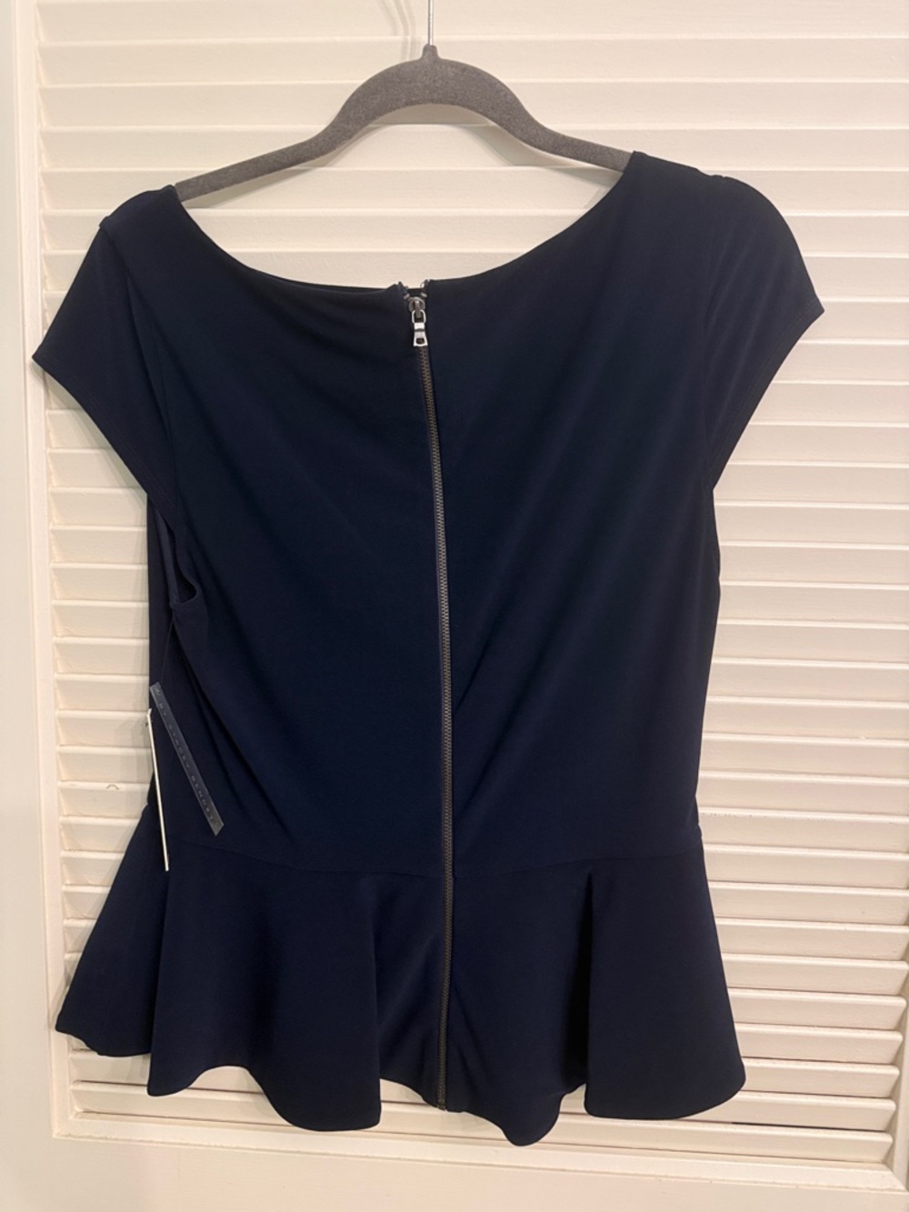 Alice + Olivia Employed Navy Peplum Cap Sleeve Top Zipper Back Size Large NWT - Picture 7 of 9